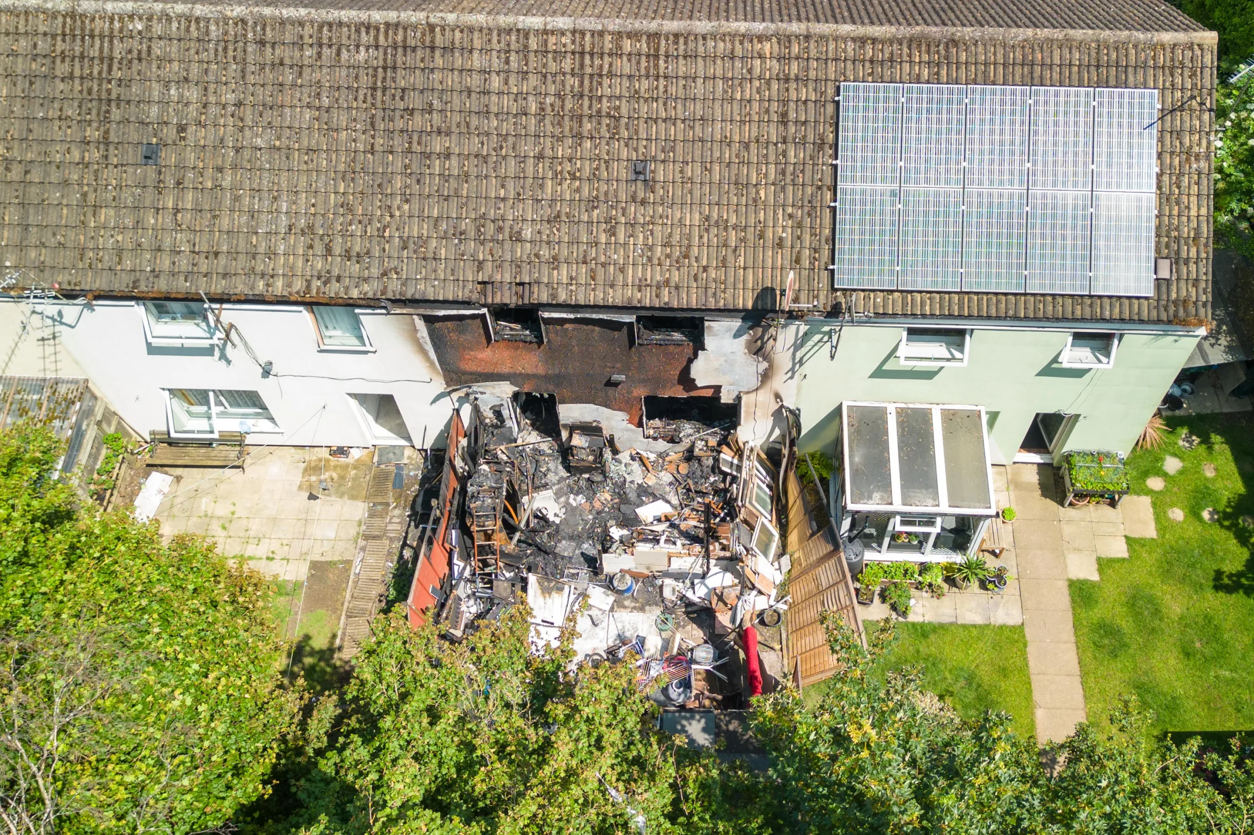 A man died, and a woman suffered ‘life threatening’ injures when a blaze broke out at a house in the Crabtree area of Peterborough early today (Monday). PHOTO: Terry Harris.