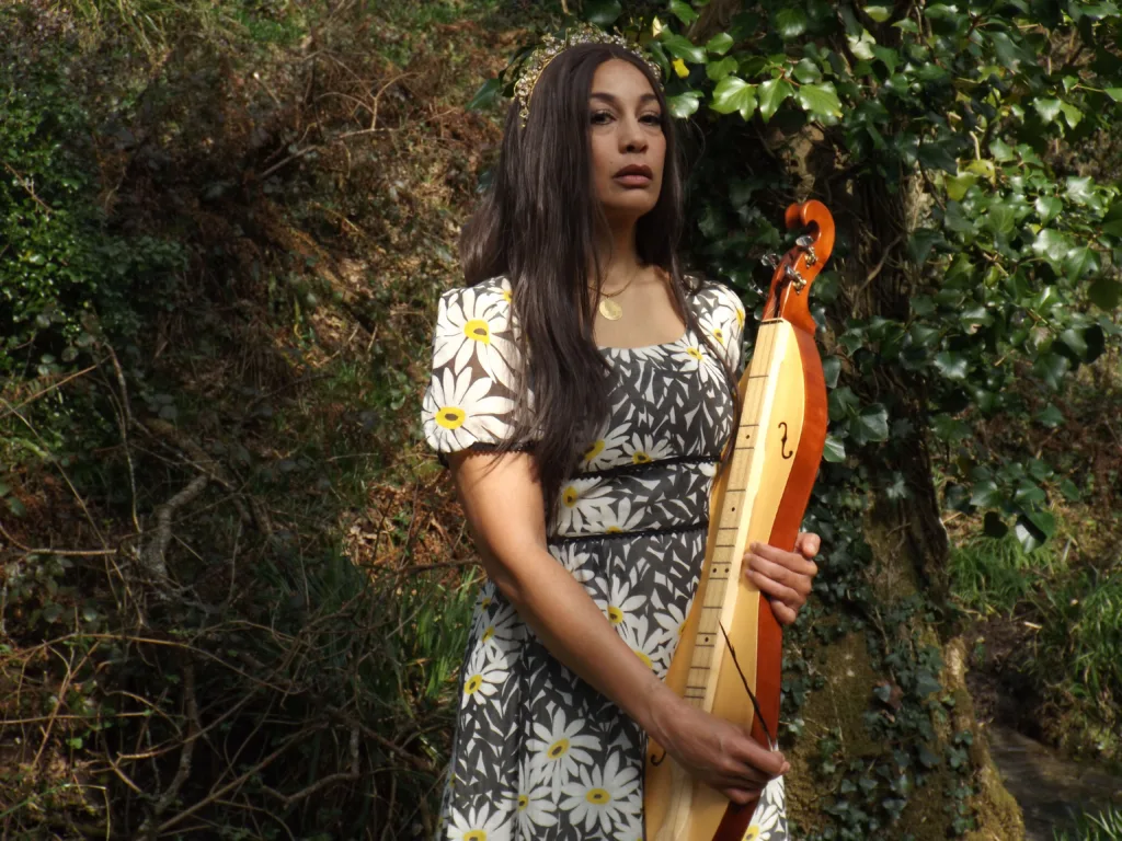 The mellifluous voice of Angeline Morrison – singing with the Sorrow Songs Band – reminded us on a sunny afternoon of a railway workers’ strike in the 1950s. 