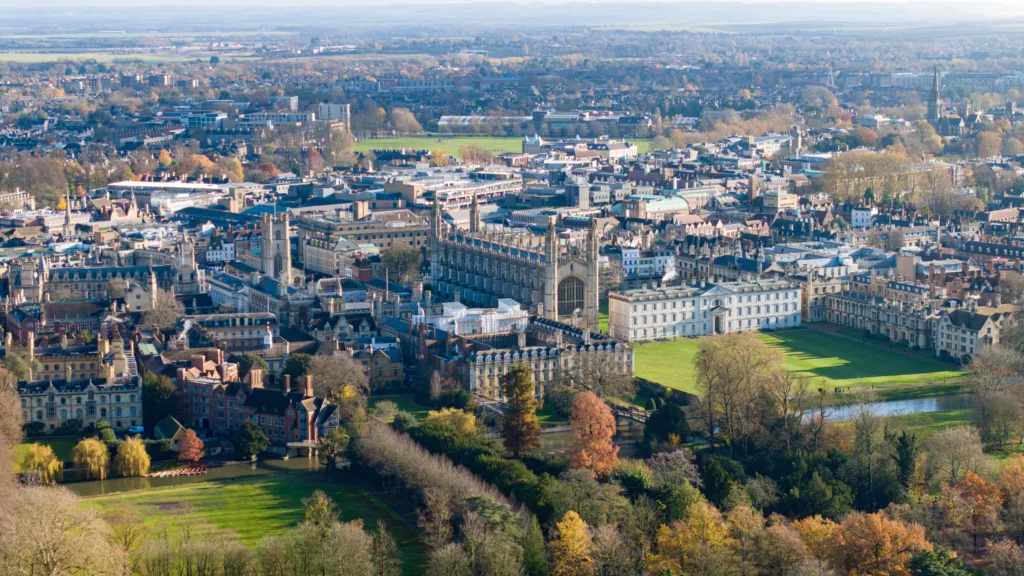 King’s College, Cambridge, has started placing solar panels on its iconic 15th century Chapel – despite opposition from local residents and organisations, including Historic England. PHOTO: BavMedia 