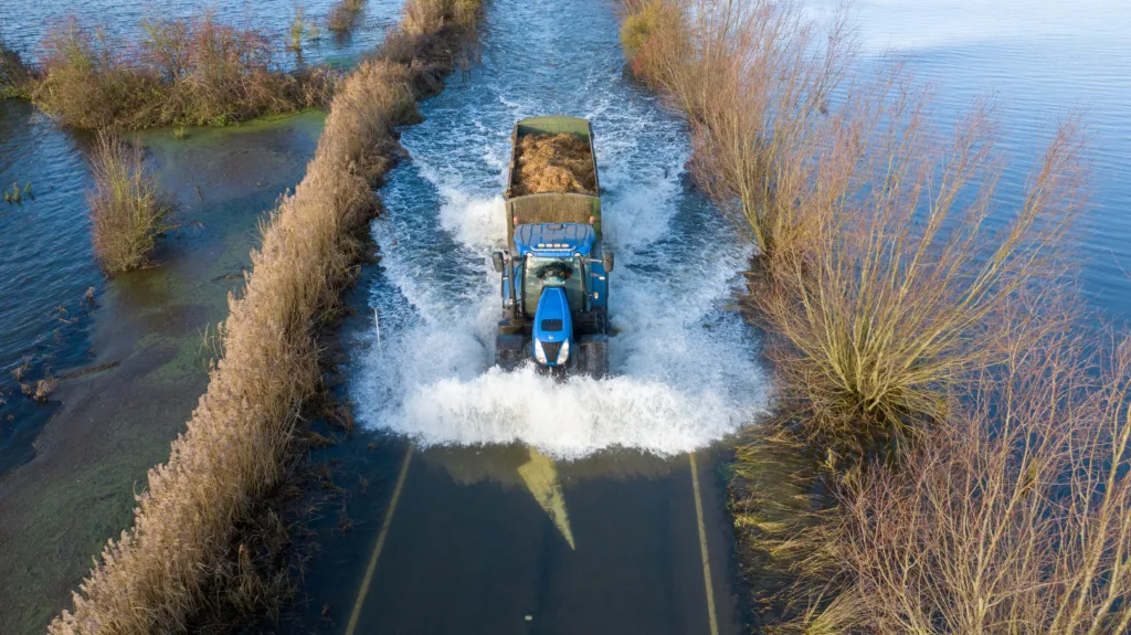 Flooded A1101 in Welney in this morning (Mon). Motorists urged to avoid.  PHOTO: Bav Media 