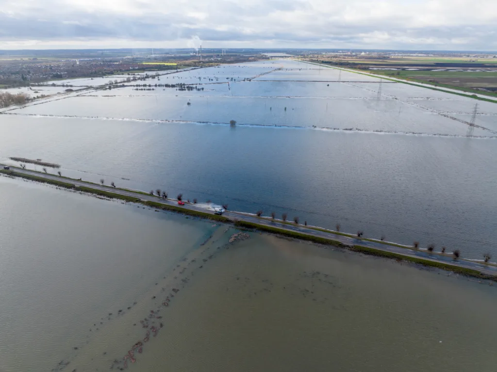 Road starts to flood as severe flood warning is issued for the B1040,B1040, Whittlesey Monday 11 December 2023. Picture by Terry Harris.