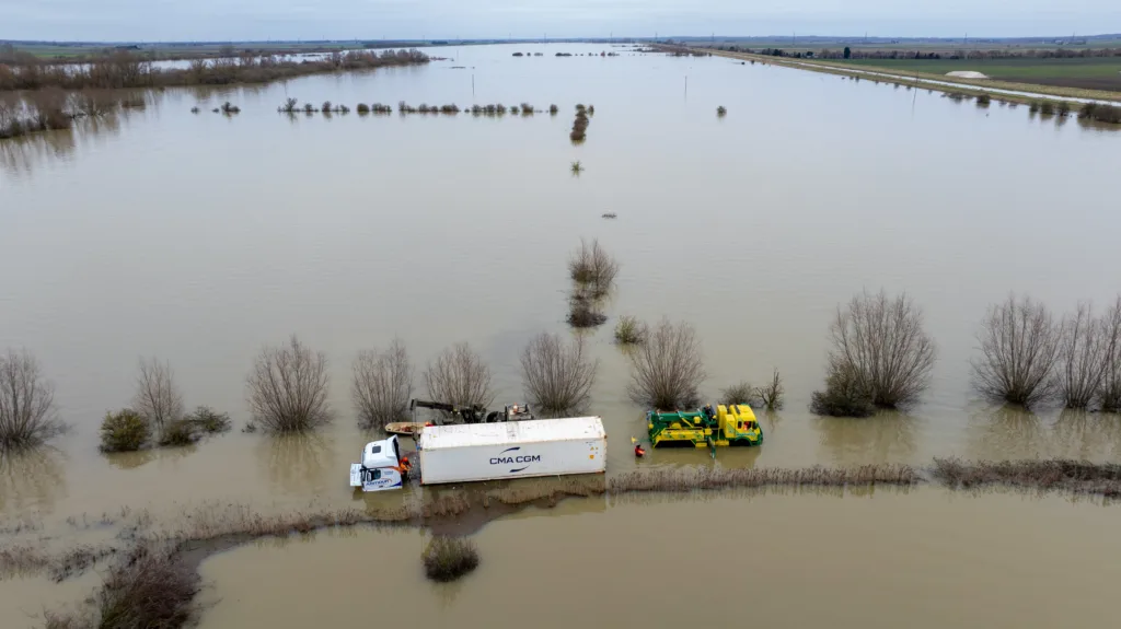 An articulated lorry was finally recovered from a flooded A1101 at Welney in Norfolk today (Thurs) after being stuck in the deep water for four days. PHOTO: Bav Media 