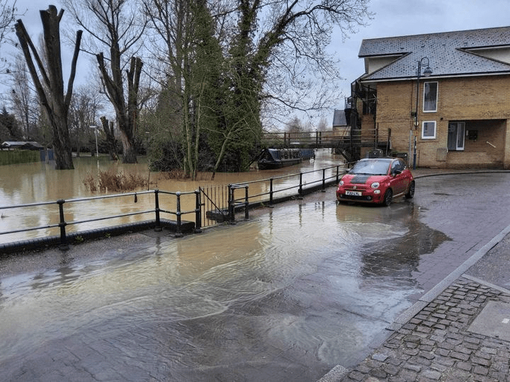 “Does anyone know who owns this car? It’s about to be flooded,” said Cllr Stephen Ferguson, the independent councillors for St Neots East & Gransden.