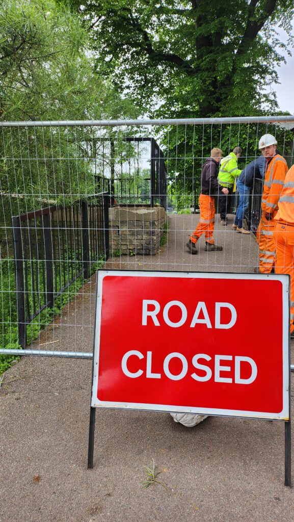 Jesus Green Lock footbridge (above) and Baits Bite Lock footbridge have been temporarily closed, following the Conservators of the River Cam’s decision to close both locks. PHOTO: Camcycle 
