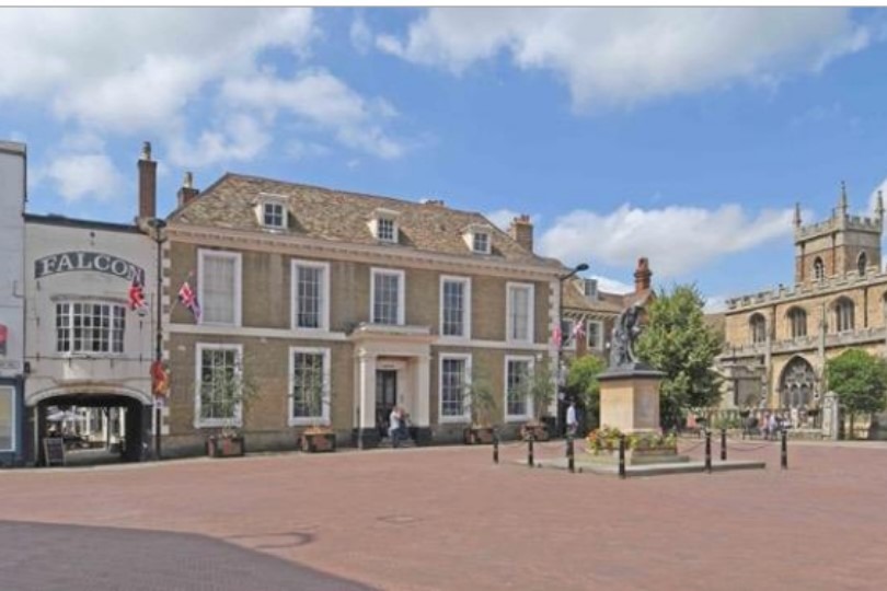 In 1842, Wykeham House, Huntingdon, became the London & County Joint Stock Bank and later in the 19th Century, it became the Huntingdonshire County Club. During the 20th century it held county council offices and the registry office.